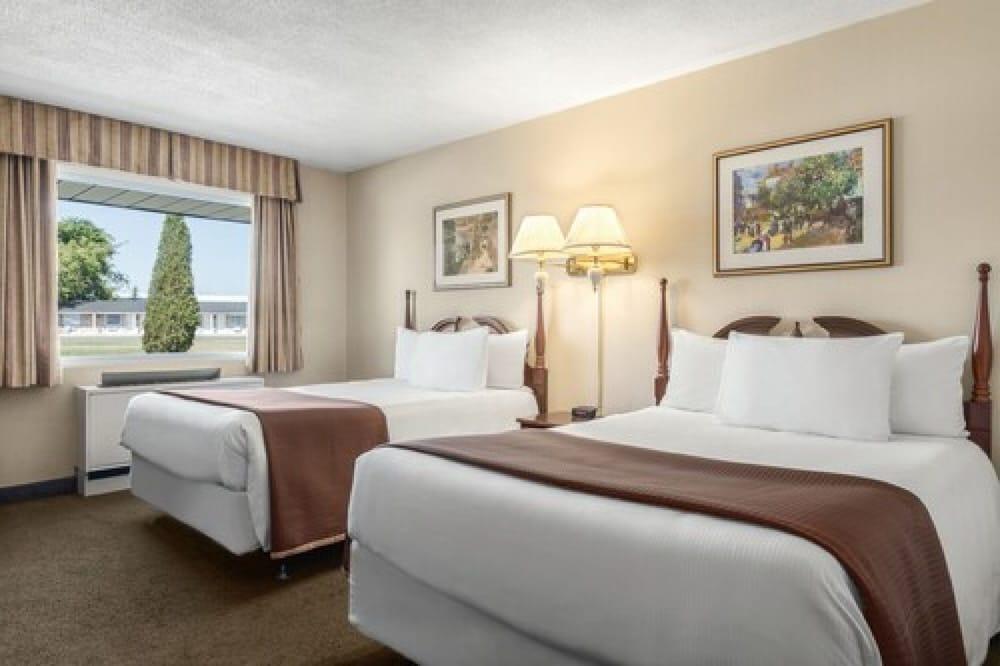 Travelodge Hotel by Wyndham Kingston Lasalle Eksteriør billede