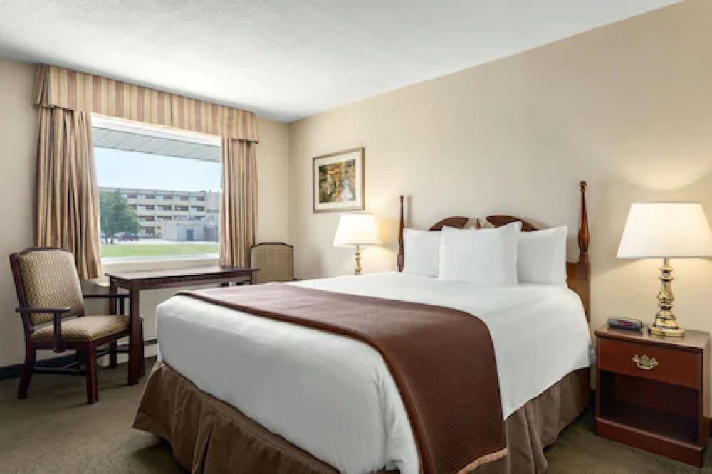Travelodge Hotel by Wyndham Kingston Lasalle Eksteriør billede