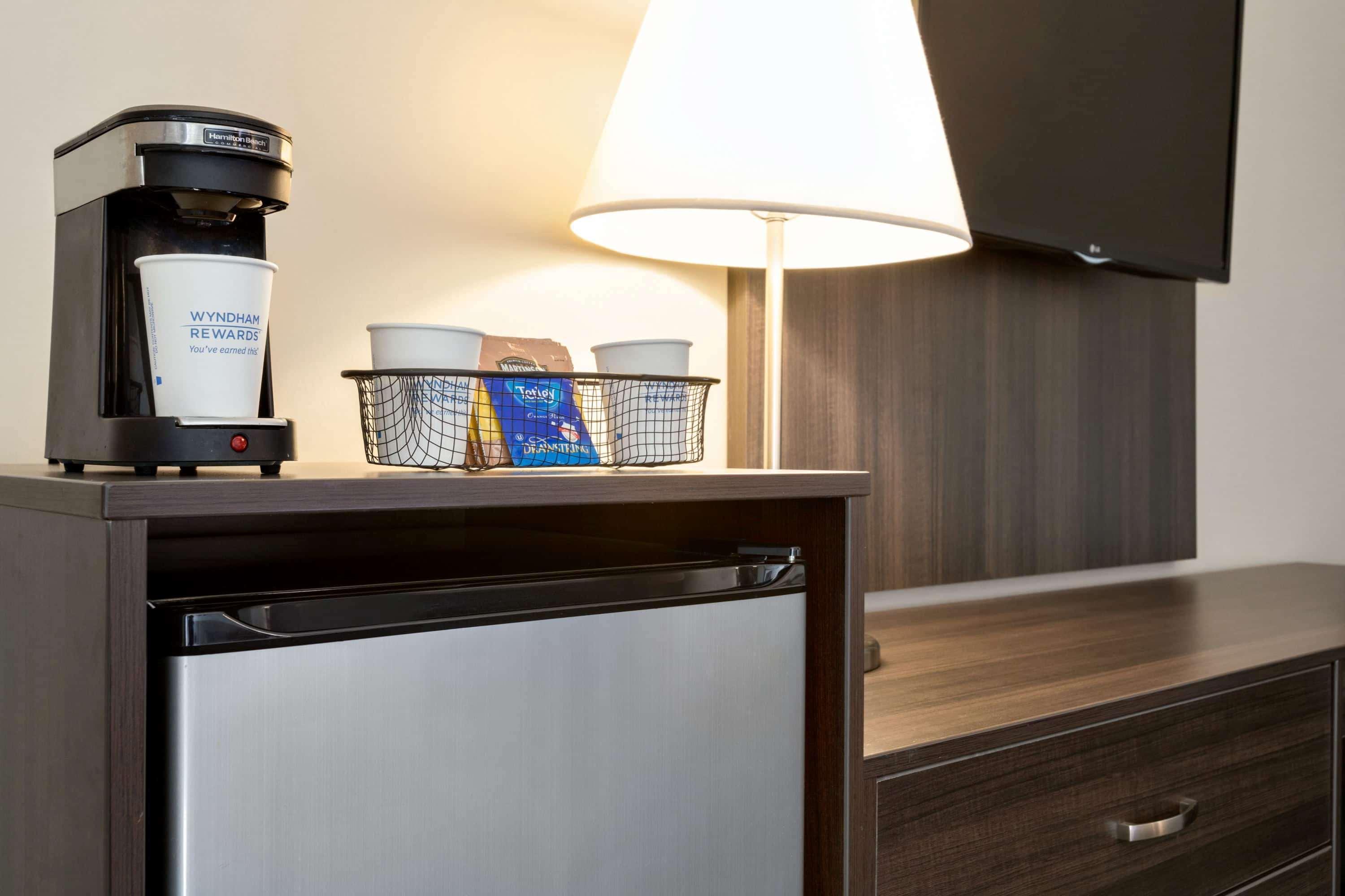 Travelodge Hotel by Wyndham Kingston Lasalle Eksteriør billede
